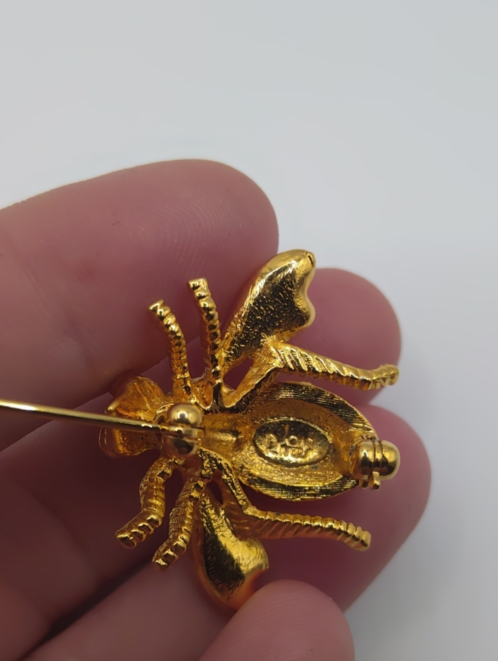 Joan Rivers Gold Tone Bee - Picture 8 of 8